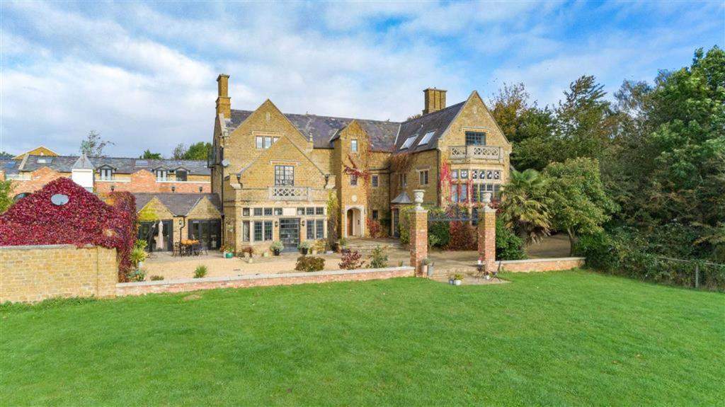 THE TOP TEN MOST EXPENSIVE PROPERTIES IN NORTHAMPTONSHIRE